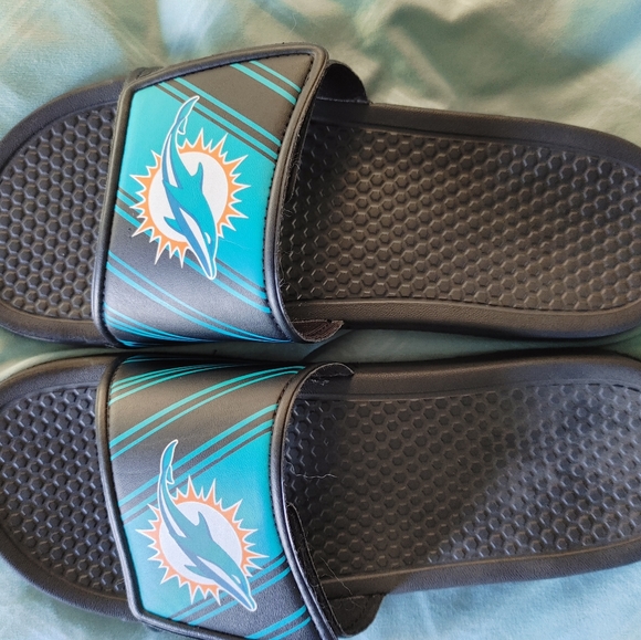 Miami Dolphins Slides in Small (7-8) - Picture 2 of 3
